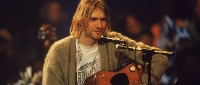 Cobainův svetr byl vydražen za tři a půl milionů korun
