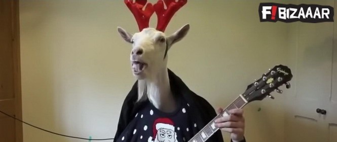 Vánoční koza jede sólo na kytaru. To chceš!