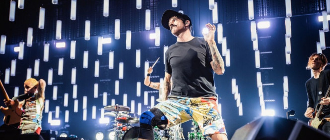 Red Hot Chili Peppers ruší koncerty, Anthonyho Kiedise postihla střevní chřipka