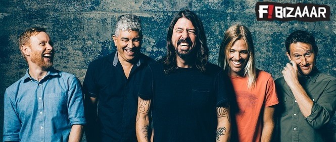 Red Hot Chili Peppers distrubed by Foo Fighters On Stage