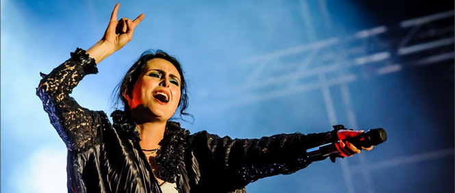 Sharon Den Adel (Within Temptation): „Vydáváme singly, aniž bychom měli hotové album. Je to lepší“