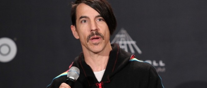 Red Hot Chili Peppers ruší koncerty, Anthonyho Kiedise postihla střevní chřipka