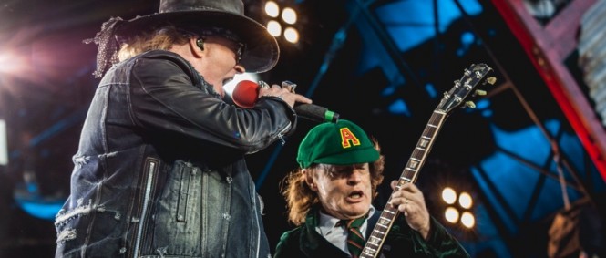 Angus Young a Axl Rose opět spolu. Kytarista si v Austrálii zahrál s Guns N' Roses
