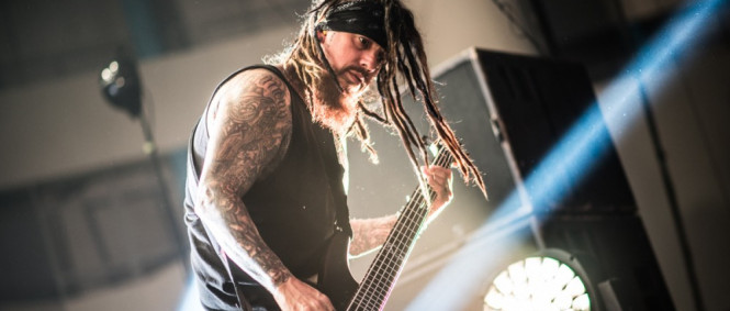 Kytarista Korn Head promluvil o odchodu basáka Fieldyho