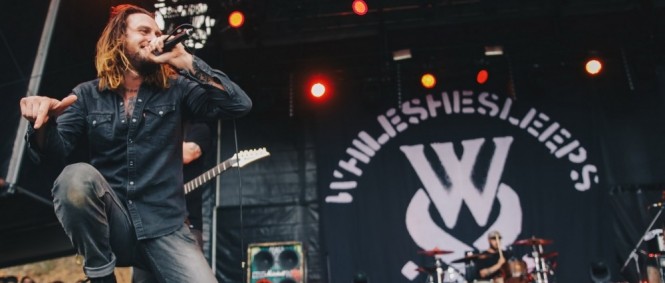 Novinky u While She Sleeps: nový track, chystaná deska a koncert v Praze