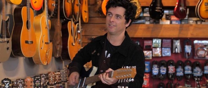 Billie Joe Armstrong vyprodává garáž! Chcete jeho kytaru?