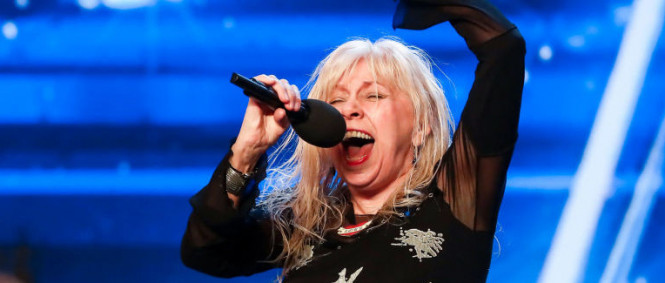 68 Year Old Women Sings AC/DC Highway To Hell