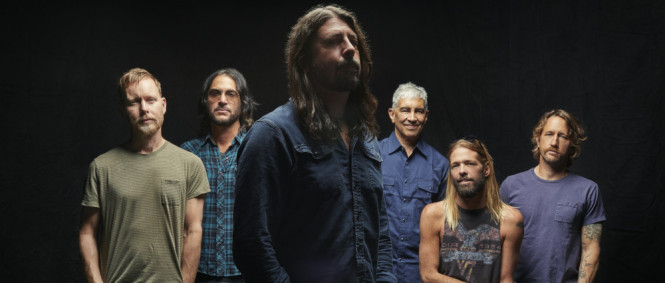 Foo Fighters dva týdny od smrti Taylora Hawkinse dominovali cenám Grammy
