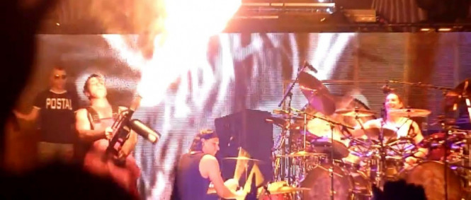 VZPOMÍNKA: Jak Rammstein podpálili stage během koncertu Tool