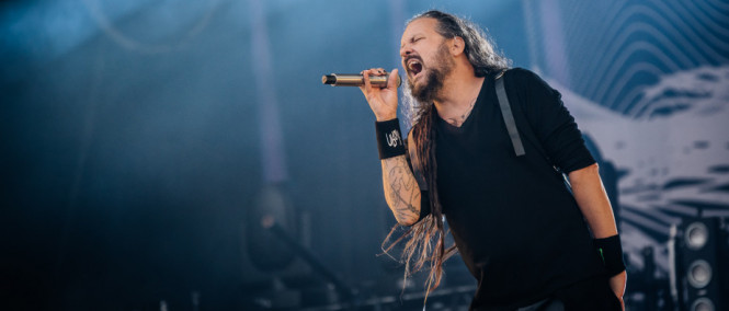 „Je mi z té písně hrozně trapně!“ Jonathan Davis zmínil nejhoší song Korn