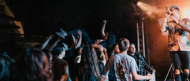 Jedna z posledních párty léta: na Dřemfest dorazí Hopes nebo Esazlesa