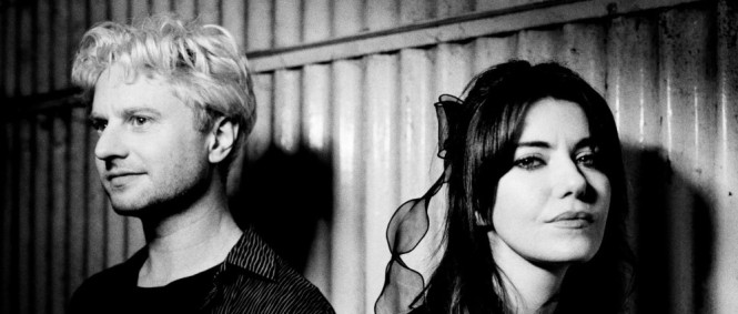Indie-rockové duo Blood Red Shoes to už v sobotu rozbalí v Praze na lodi