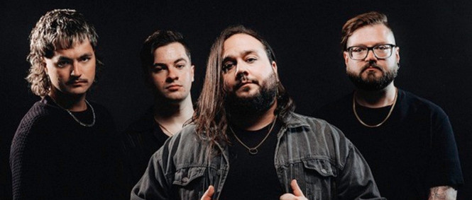 Vlajka zapíchnutá v písku: ARCHERS po deseti letech dřiny oznamují debutové album a vydávají singl „Burning Low“